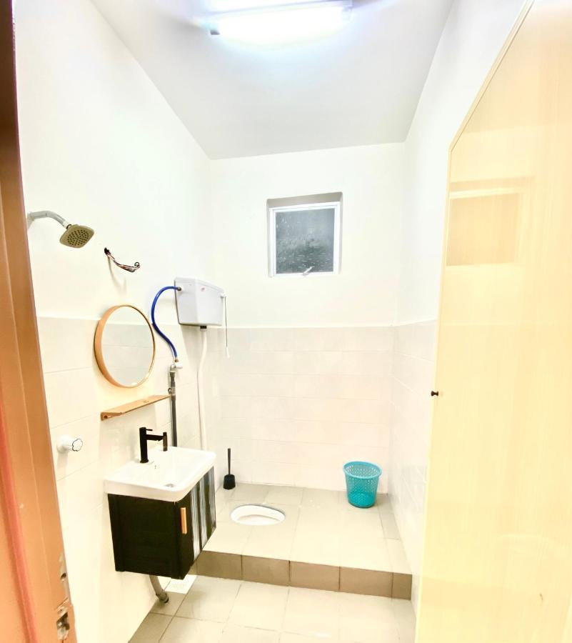Raees Homestay Kampong Tanjong Minyak Esterno foto