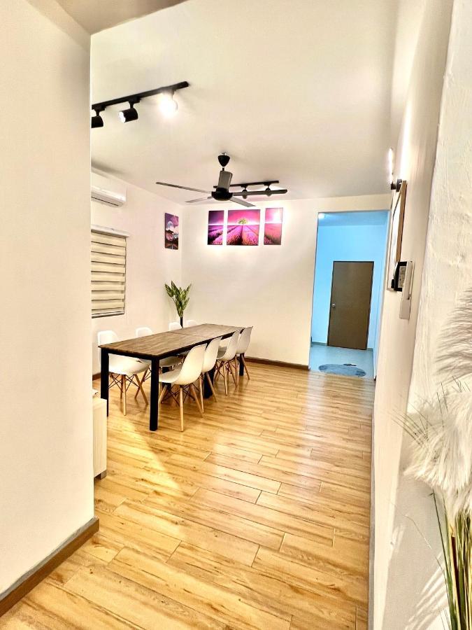 Raees Homestay Kampong Tanjong Minyak Esterno foto