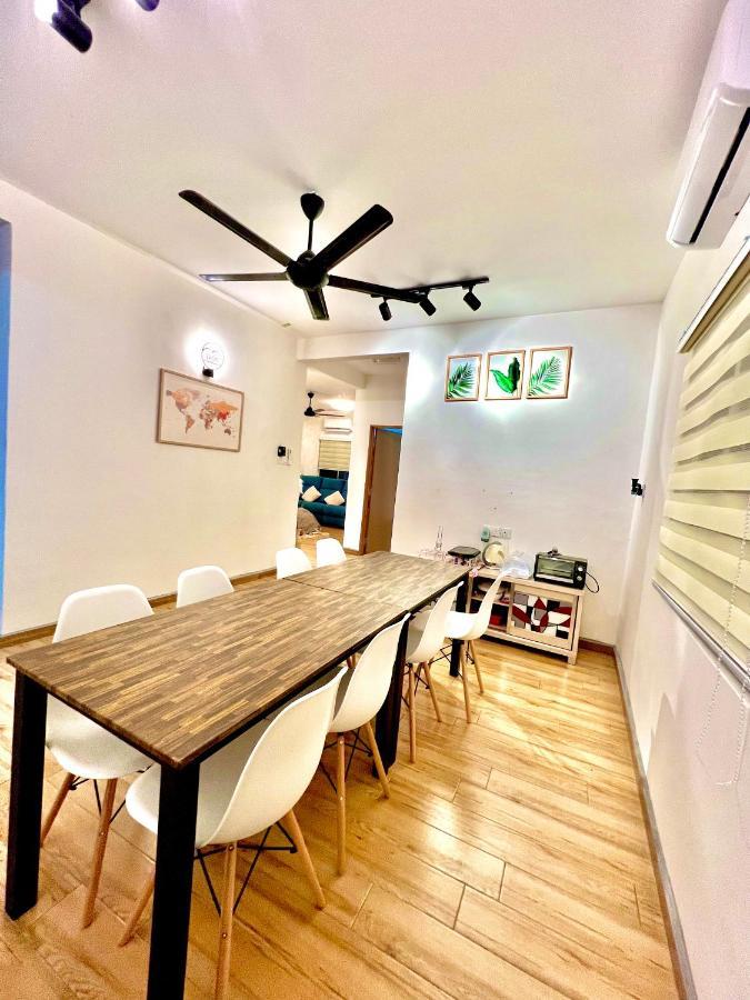 Raees Homestay Kampong Tanjong Minyak Esterno foto