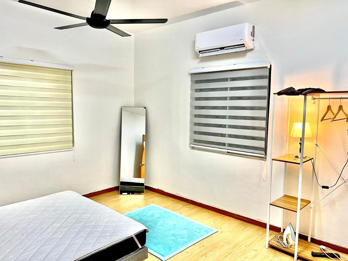 Raees Homestay Kampong Tanjong Minyak Esterno foto