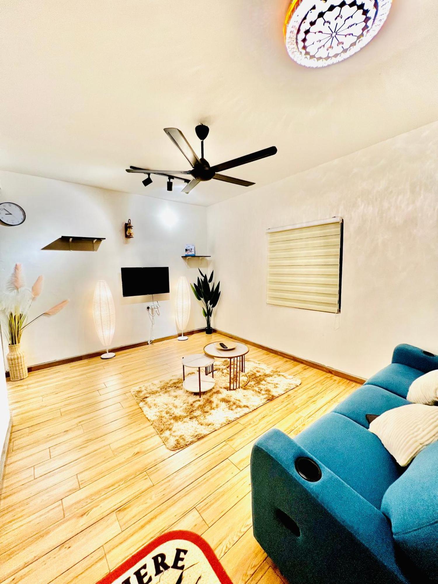 Raees Homestay Kampong Tanjong Minyak Esterno foto